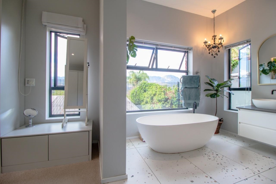 3 Bedroom Property for Sale in Hoog En Droog Western Cape